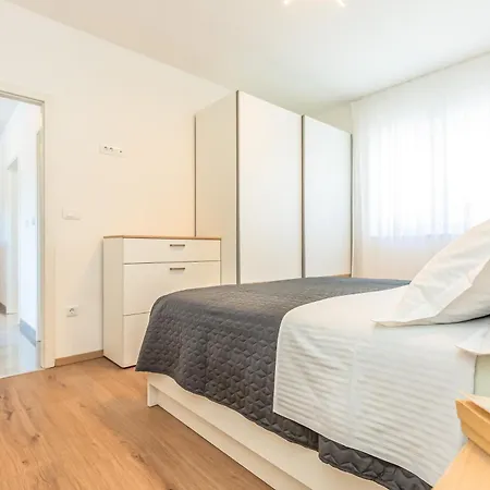 Apartment Ksenija Omis