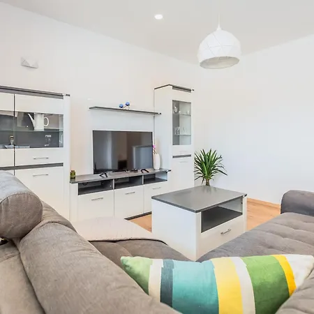 Apartment Ksenija Omis