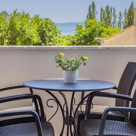 Apartment Ksenija Omis